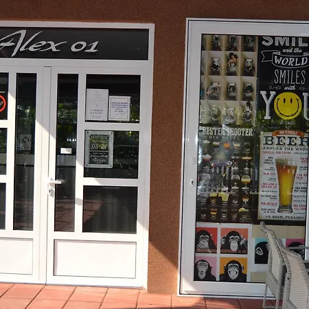 Alex18 فندق مبيت وإفطار 4*