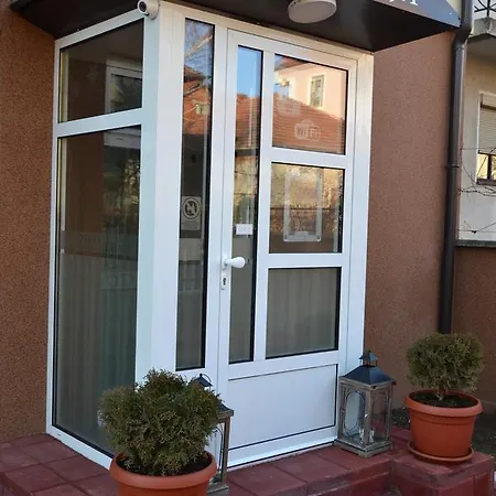 Alex18 فندق مبيت وإفطار 4*